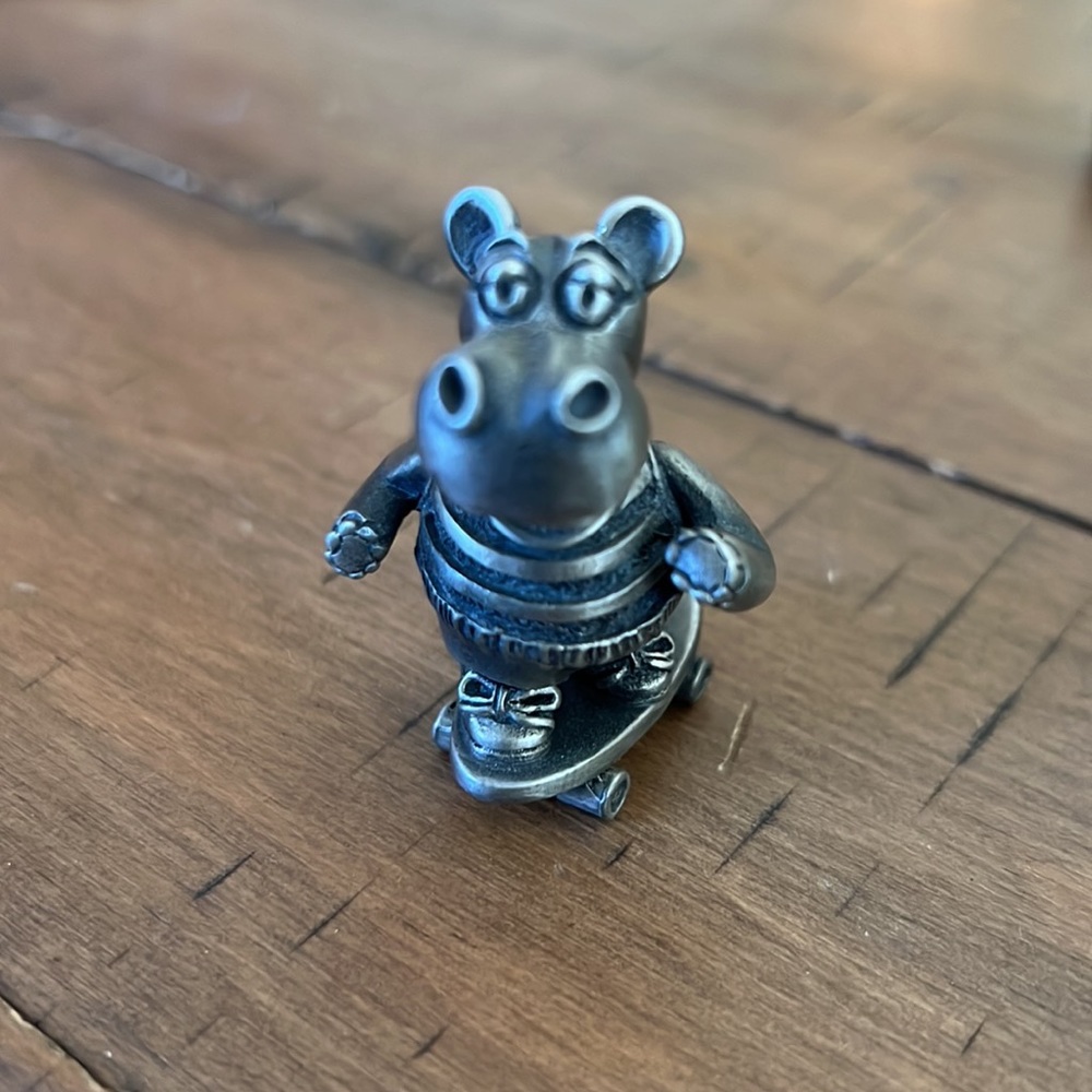 Schmid Skate Boarding Hippo